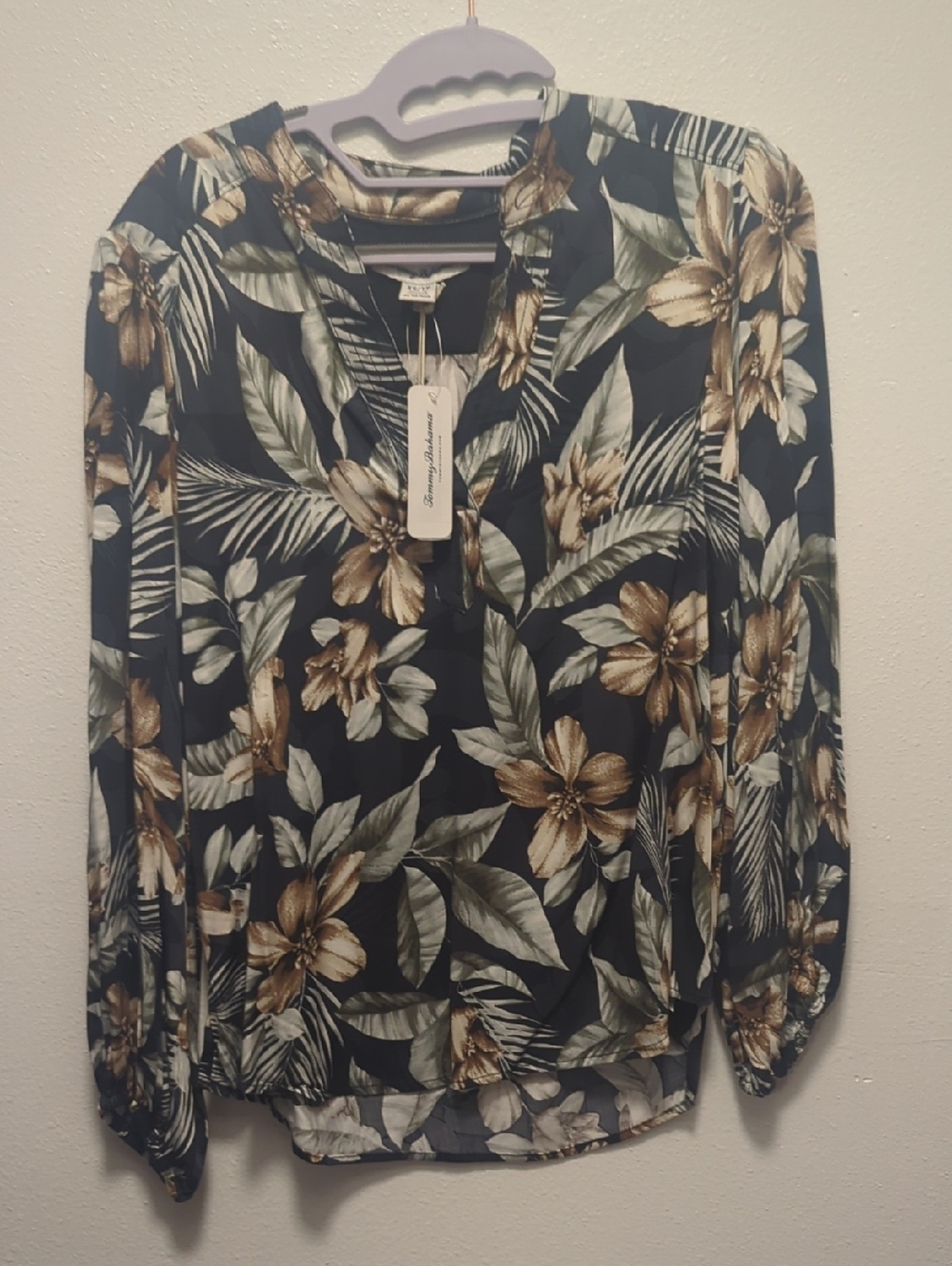 NWT Tommy Bahama Coastal petals 3/4 sleeve top Sz XS